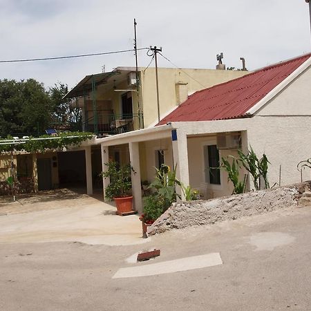 Apartments Viktorija Starigrad Paklenica Esterno foto