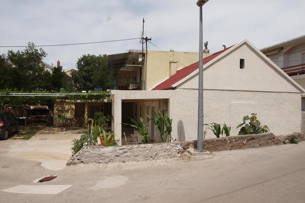Apartments Viktorija Starigrad Paklenica Esterno foto
