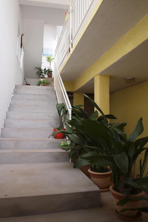 Apartments Viktorija Starigrad Paklenica Esterno foto