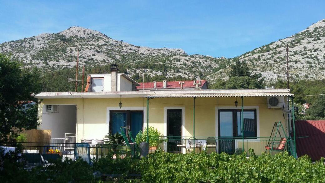Apartments Viktorija Starigrad Paklenica Esterno foto